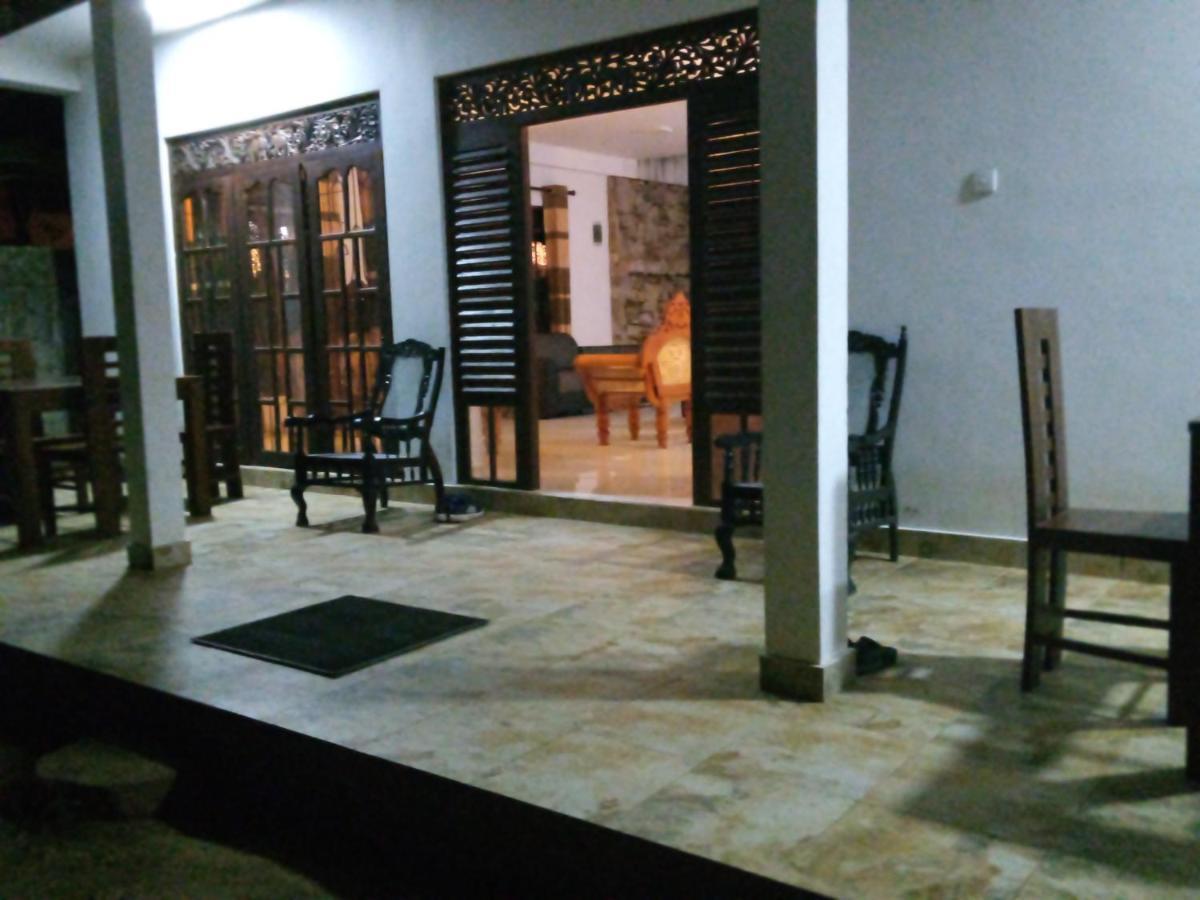 Sinhagiri Hotel & Restaurant Tangalle Exterior foto